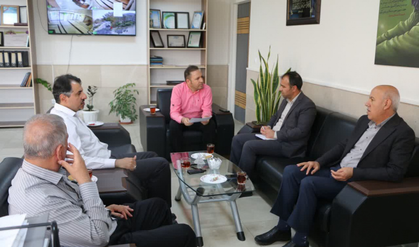 رئیس مرکز بهداشت شهرستان اراک با شهردار منطقه ۳ دیدار و گفت‌وگو کرد.