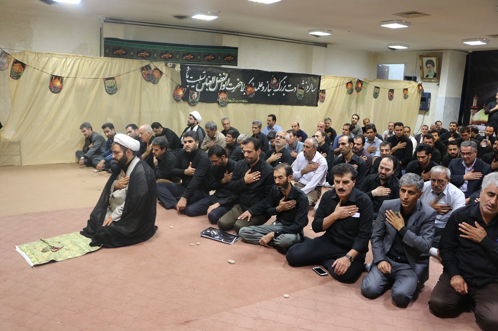 برپایی نماز جماعت ومراسم عزاداری در سالن اجتماعات