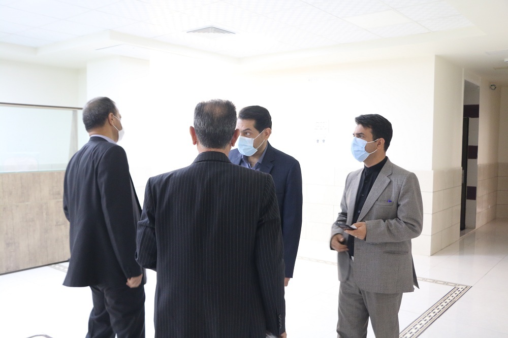 بازدید سرپرست دانشگاه علوم پزشکی اراک از مرکز واکسیناسیون کلینیک ساعی