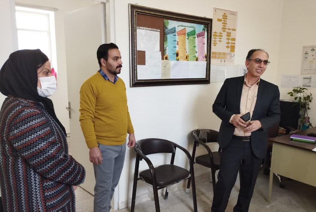 بازدید رئیس مرکز بهداشت شهرستان اراک از خانه بهداشت روستای حاجی آباد
