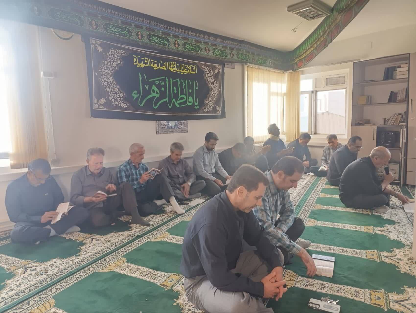 برگزاری مراسم زیارت عاشورا و نوحه سرایی
