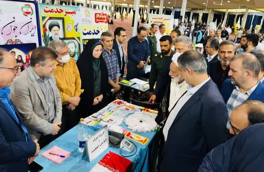 برپایی میز خدمت مرکز بهداشت به مناسبت گرامیداشت هفته دولت ،مصلای بیت المقدس اراک