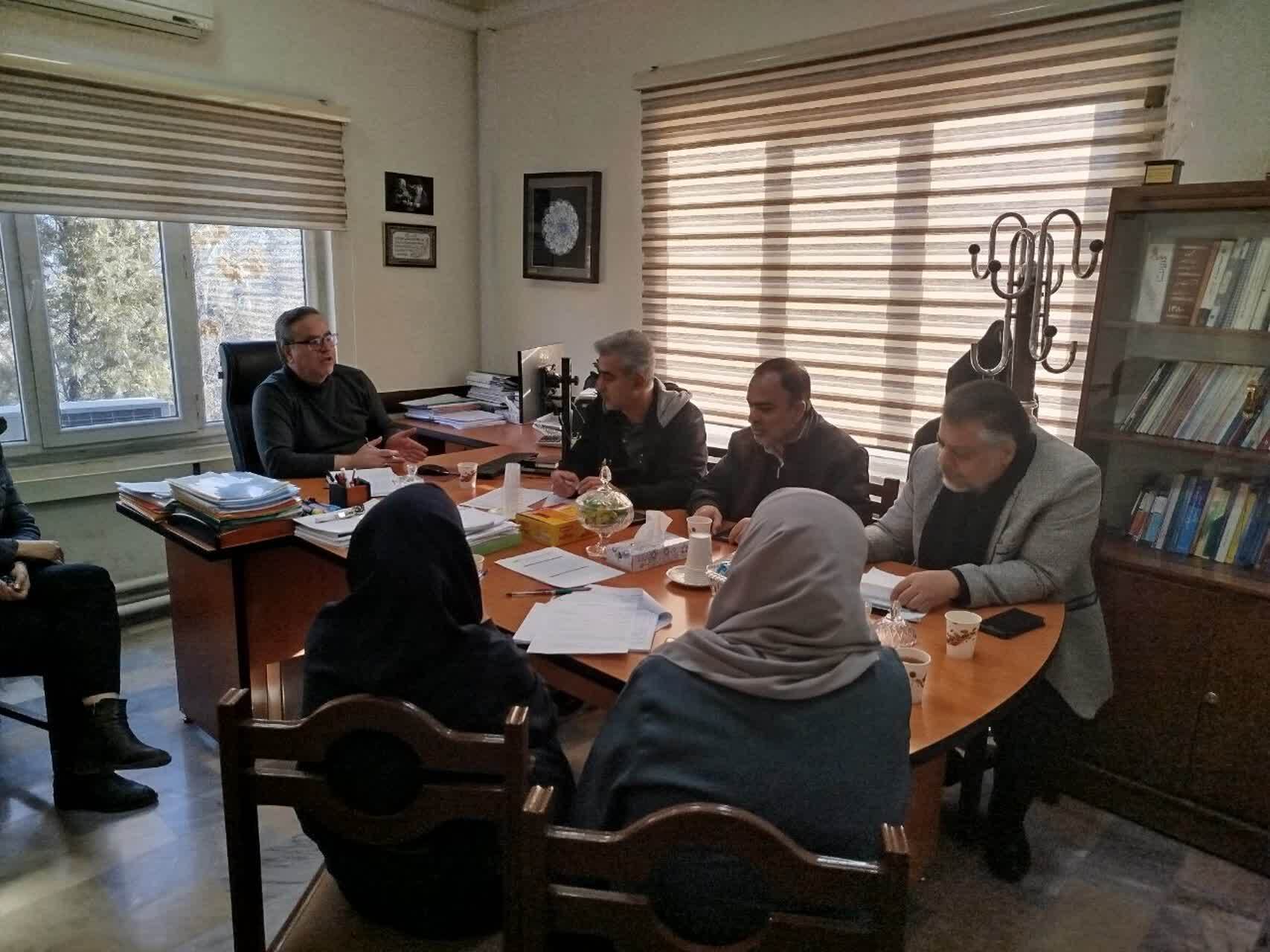 برگزاری جلسه بررسی و بازبینی چارت تشکیلاتی مراکز درمانی دانشگاه (بیمارستان امام خمینی (ره)