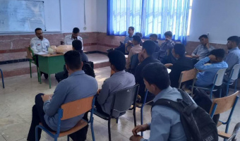 آموزش احیای قلبی‌ریوی به دانش‌آموزان دبیرستان شهدای فرهنگی فرمهین