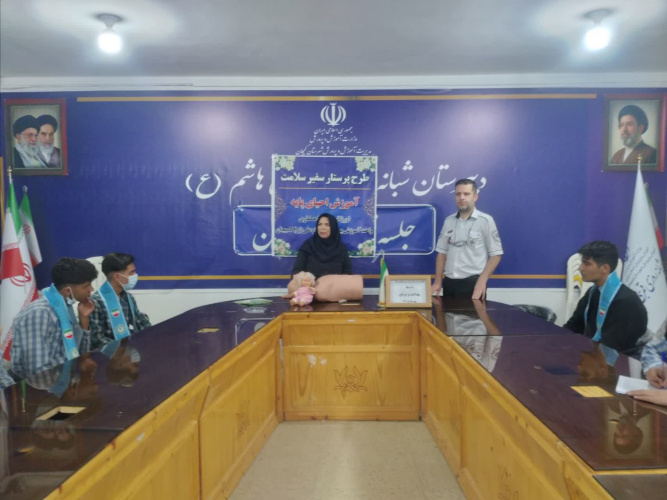 آموزش احیای قلبی‌ریوی به دانش‌آموزان دبیرستان قمر بنی‌هاشم کمیجان