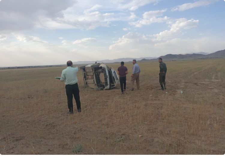 واژگونی خودرو ال ۹۰ سه نفر را راهی بیمارستان کرد.