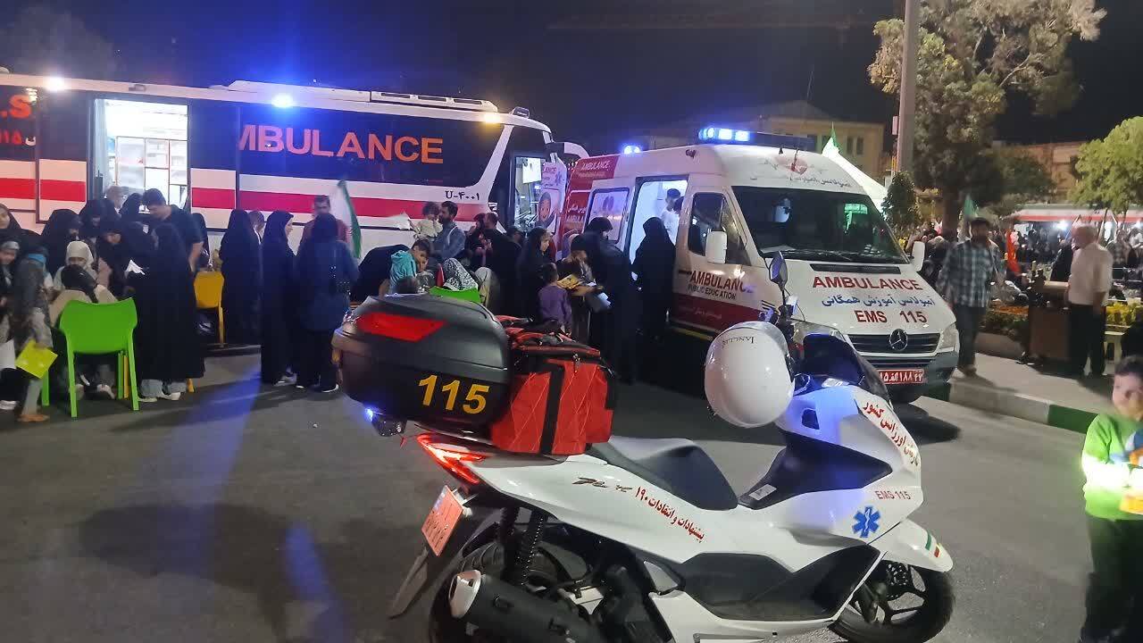 حضور اورژانس ۱۱۵ در میدان شهدا با استقبال شهروندان