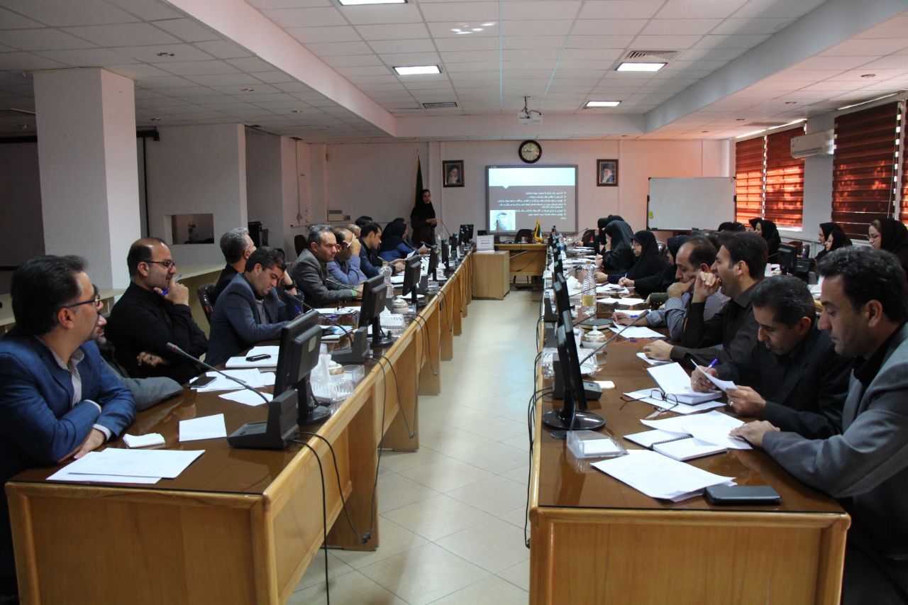 کارگاه آموزشی خدمات پایه سلامت کارکنان، سالن جلسات مرکز بهداشت استان مرکزی، ۲۳ شهریور ماه
