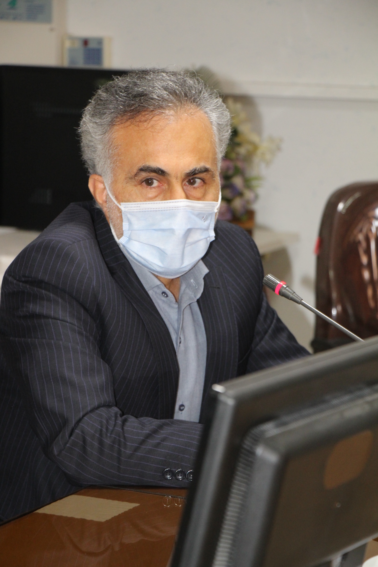 دکتر اسماعیلی معاون فنی و نماینده معاون بهداشت دانشگاه در میز ارتباطات مردمی