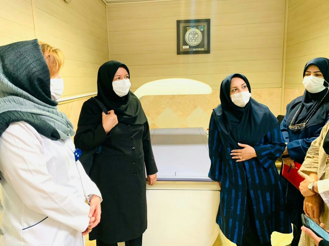 بازدید تیم وزارت از ظرفیت دانشگاه علوم پزشکی اراک به منظور اجرای برنامه پیشگیری از بیماری های عضلانی - اسکلتی در مرکز دانسیتومتری مرکز پزشکی هسته ای کیان، شهرستان اراک، استان مرکزی، ۱۶ شهریور ماه