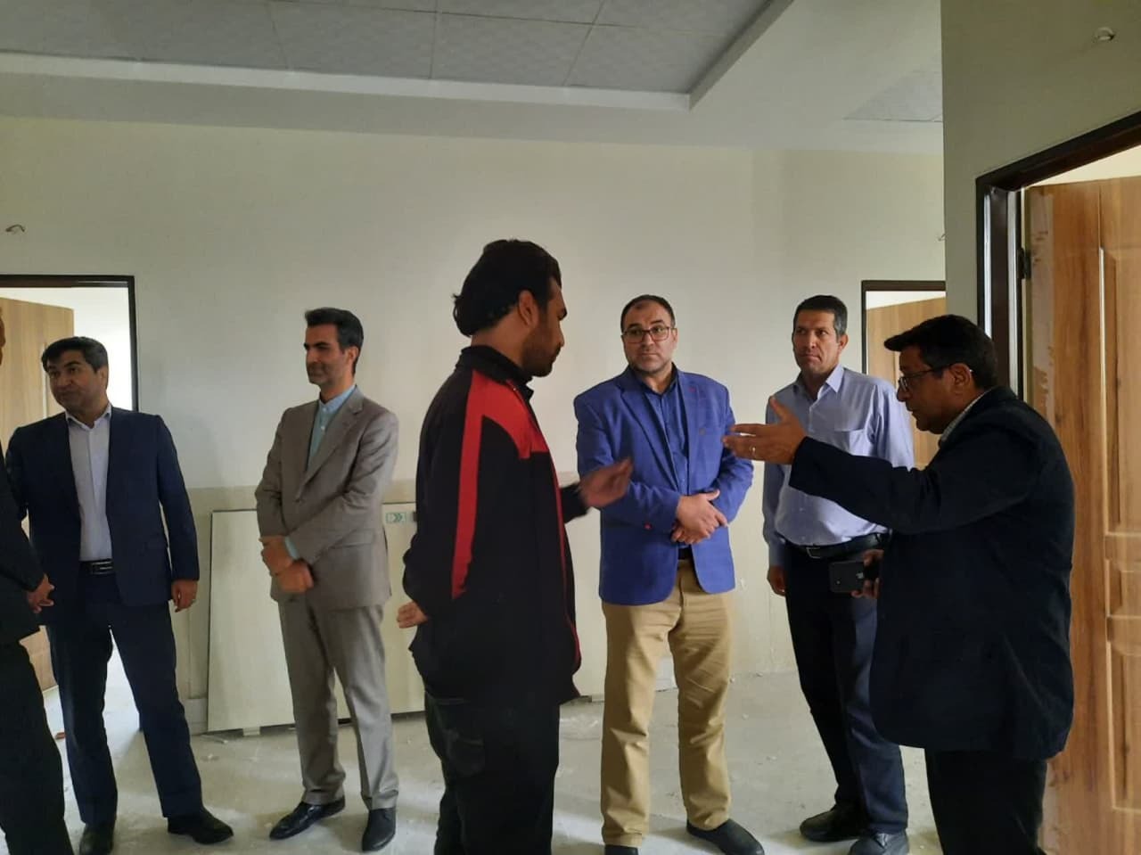 بازدید سرپرست معاونت بهداشتی به اتفاق معاون اجرایی مرکز بهداشت استان مرکزی از ساختمان در حال ساخت شبکه بهداشت شهرستان شازند