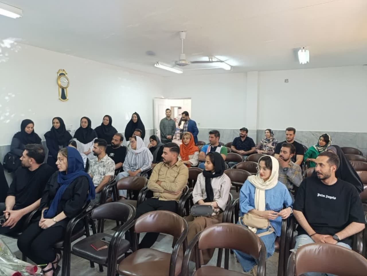 تجلیل از جوانان در حال آموزش هنگام ازدواج و مادران باردار در مرکز پیله‌وری به مناسبت هفته جوانی جمعیت