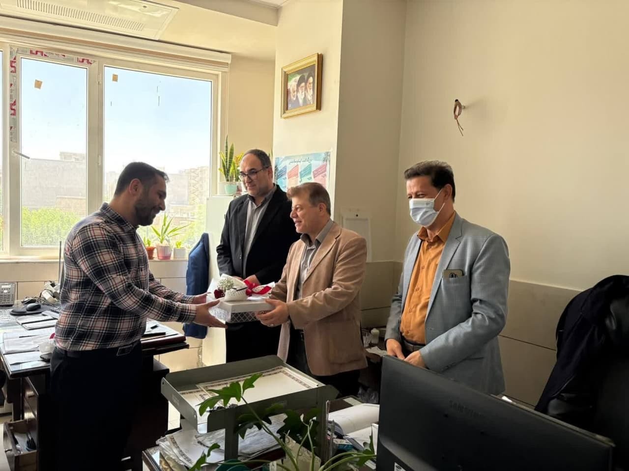 تقدیر معاون بهداشت و معاونین اجرایی و فنی از روابط عمومی معاونت بهداشت استان به مناسبت روز روابط عمومی