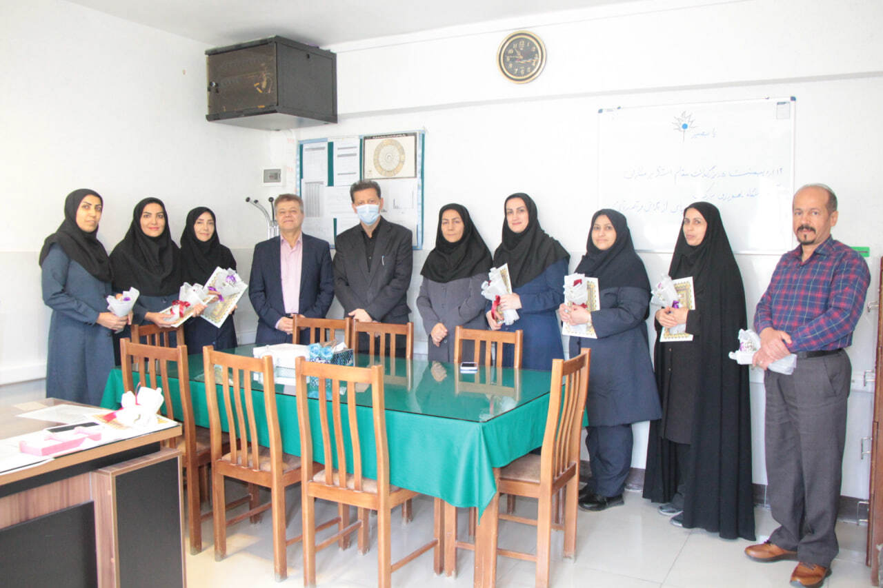 تبریک روز معلم به مربیان مرکز آموزش بهورزی اراک توسط معاون بهداشت دانشگاه علوم پزشکی