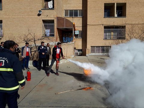 برگزاری کلاس آموزشی اطفاء حریق توسط کانون هلال احمر