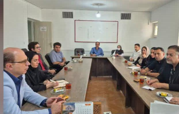 نشست معاون درمان دانشگاه علوم پزشکی اراک با پزشکان متخصص بیمارستان امام خمینی (ره) محلات