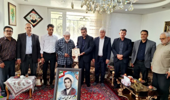 دیدار سرپرست معاونت توسعه مدیریت و منابع دانشگاه علوم پزشکی اراک با پدر شهید حجت‌الاسلام محمدتقی حیدری
