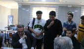 حضور رئیس دانشگاه علوم پزشکی اراک در سلف دانشجویی و گفت‌وگو با دانشجویان درباره کیفیت غذا