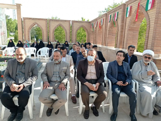 دانشگاهیان علوم پزشکی اراک با آرمان‌های امام خمینی(ره) و شهدای والامقام تجدید میثاق کردند
