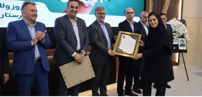 تقدیر از پرستاران و ماماهای نمونه در دانشگاه علوم پزشکی اراک