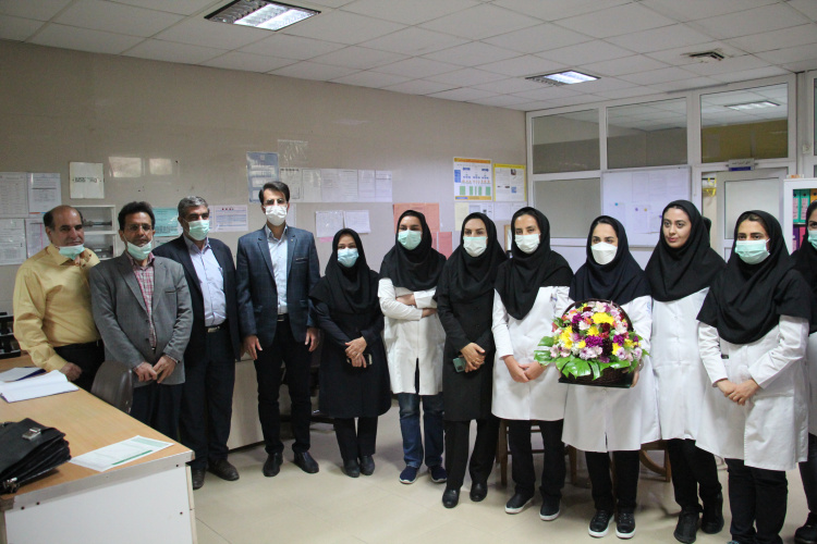 تجلیل از کارکنان واحد آزمایشگاه در روز گرامیداشت حکیم سید اسماعیل جرجانی و روز علوم آزمایشگاهی
