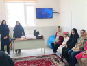 تجلیل از جوانان در حال آموزش هنگام ازدواج و مادران باردار در مرکز پیله‌وری به مناسبت هفته جوانی جمعیت