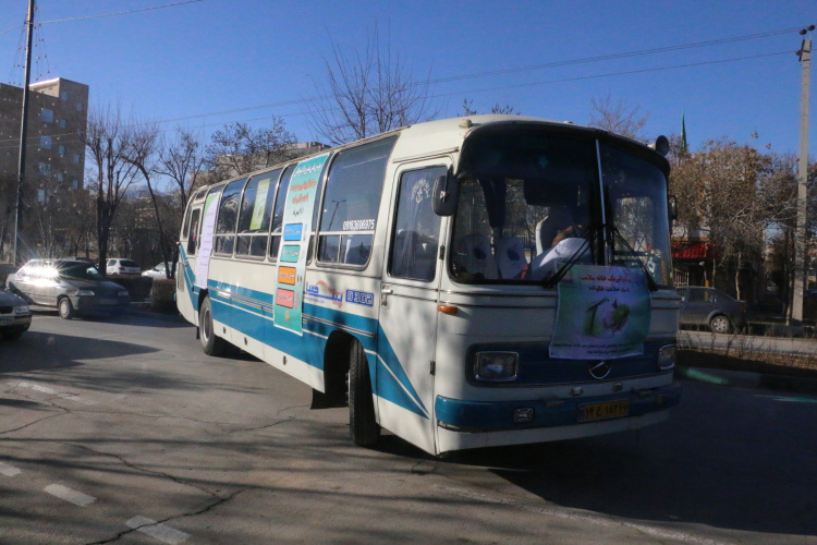استقرار اتوبوس سلامت در میدان اصل شهر