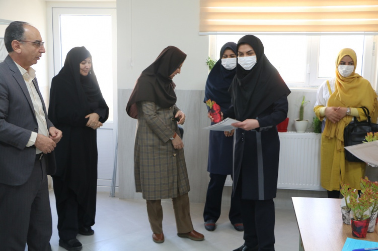 تبریک و تقدیر رییس مرکز بهداشت شهرستان اراک از همکاران واحد بهداشت خانواده