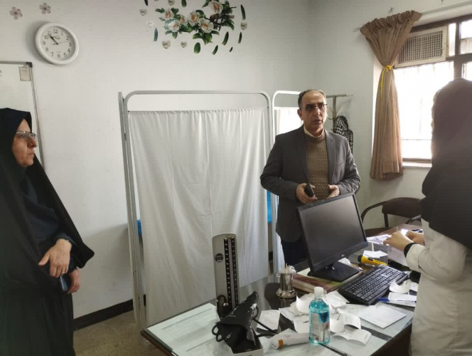 رئیس مرکز و کارشناس مسئول واحد گسترش مرکز بهداشت شهرستان اراک از مراکز خدمات جامع سلامت و پایگاه سلامت کرهرود بازدید کردند