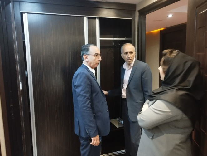 بازدید  رئیس مرکز و رئیس گروه سلامت محیط و کار مرکز بهداشت شهرستان اراک از اماکن عمومی هتل ها