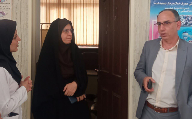 بازدید حسینی رئیس مرکز مرکز بهداشت و کارشناس مسئول طرح گسترش از مرکز خدمات جامع سلامت ناطقی و بررسی مشکلات مراکز