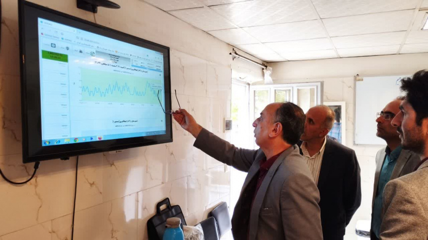 بازدید  حسینی رئیس مرکز بهداشت شهرستان اراک از زنجیر سرما و واکسیناسیون