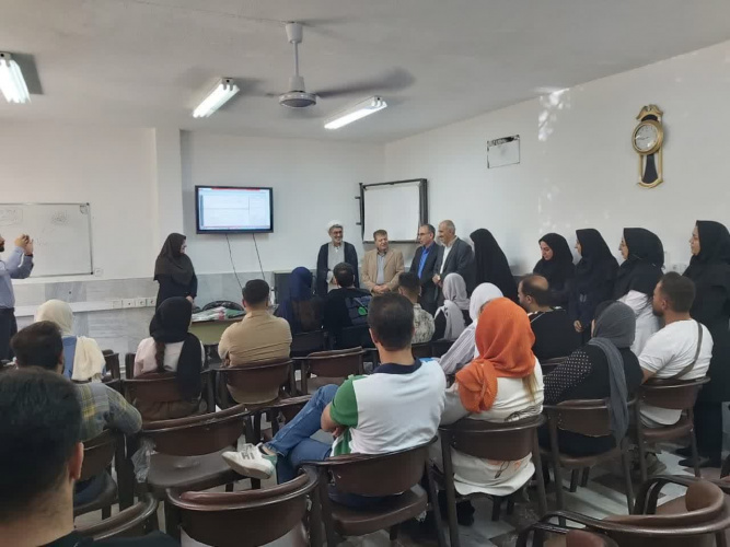 تجلیل از جوانان در حال آموزش هنگام ازدواج و مادران باردار در مرکز پیلهوری به مناسبت هفته جوانی جمعیت