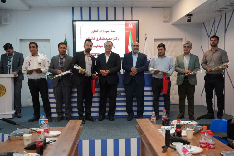 وب دا مرکزی | تجلیل از همکاران شورای روابط عمومی دانشگاه علوم پزشکی اراک با حضور دکتر حمید شکری خانقاه