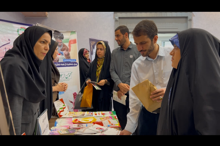 برپایی روز میز خدمت سلامت و جوانی جمعیت با ارائه خدمت مشاوره فرزند آوری  و توزیع بسته های آموزشی به همت کارشناسان و مراقبین سلامت مرکز بهداشت شهرستان اراک در فرهنگسرای شهر ، جشن وصال شیرین