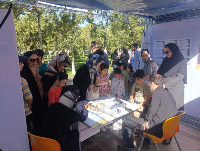 برپایی میز خدمت مشترک مرکز بهداشت و معاونت بهداشت در همایش بزرگ شهر پویا