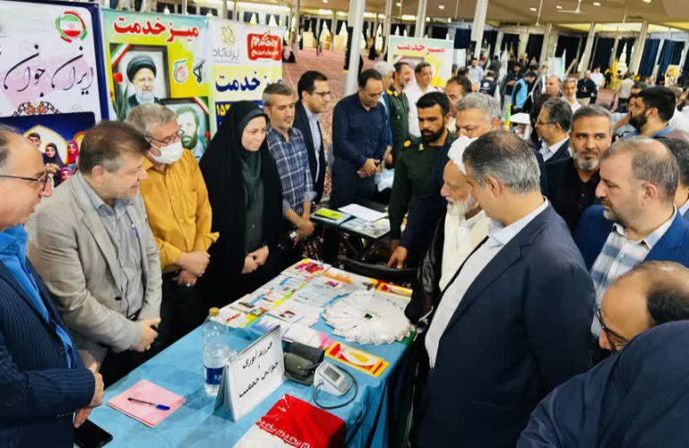 برپایی میز خدمت مرکز بهداشت به مناسبت گرامیداشت هفته دولت ،مصلای بیت المقدس اراک