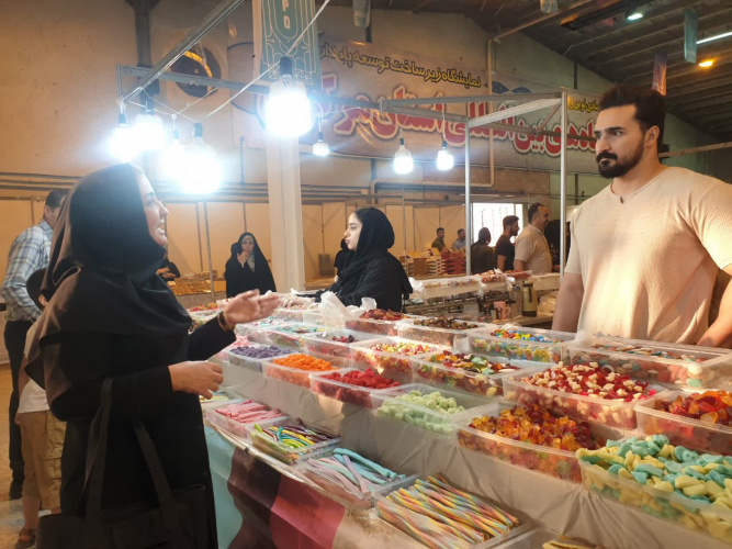 طرح تشدید و بازرسی از نمایشگاه پاییزه توزیع مواد غذایی توسط کارشناسان بهداشت محیط مرکز بهداشت شهرستان اراک