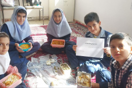 همزمان با روز جهانی غذا  زنگ غذای سالم در دبستان شهید مفتح صالح آباد به صدا در آمد