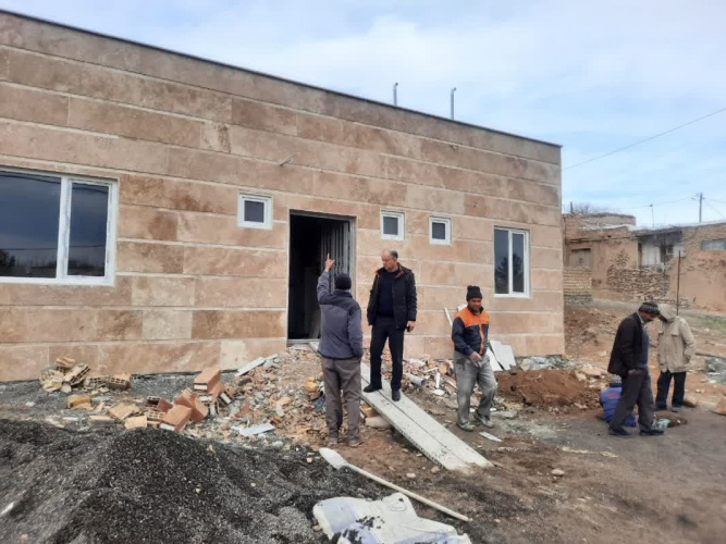 بررسی میدانی روند ساخت پروژه خانه بهداشت روستای فیض آباد