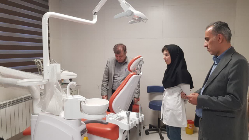 بازدید معاون بهداشت استان از واحد دندانپزشکی مرکز جامع سلامت زینب کبری آشتیان
