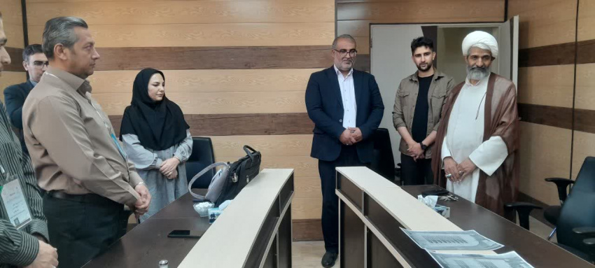 بازدید آقای مهندس ملکا فرماندار شهرستان آشتیان از روند برگزاری انتخابات نظام پزشکی شهرستان آشتیان