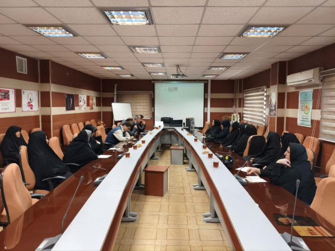 جلسه فعالان اجتماعی شهرستان آشتیان پیرامون نظام ارجاع پزشک خانواده