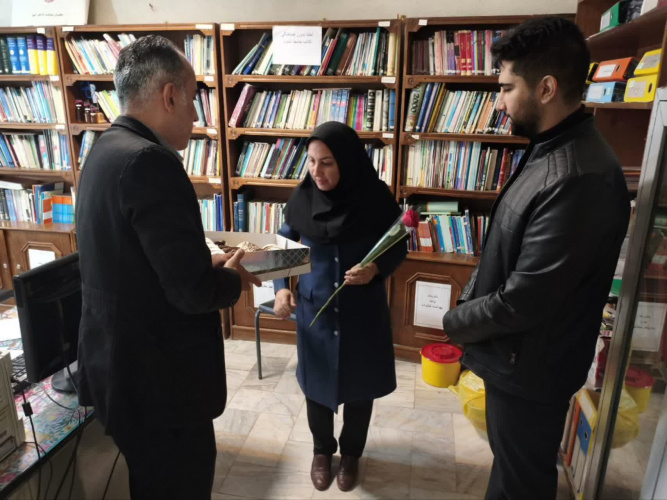 تبریک سرپرست شبکه بهداشت و درمان و رئیس مرکز به مناسبت میلاد با سعادت حضرت زهرا (س)به پرسنل شبکه بهداشت و مرکز بهداشت