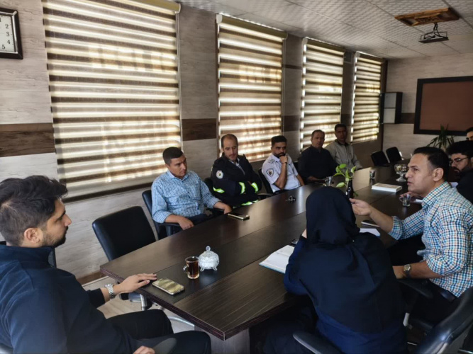 نشست صمیمی مدیر شبکه بهداشت و درمان و رئیس مرکز بهداشت شهرستان با پرسنل EMS شهرستان آشتیان