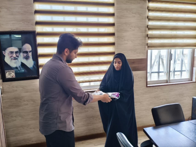 تجلیل از همکاران ماما شبکه و مرکز بهداشت شهرستان آشتیان به مناسبت روز جهانی ماما