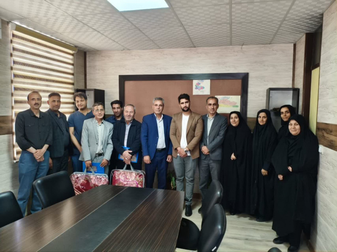 تجلیل از بازنشستگان سال‌های اخیر شبکه بهداشت و درمان آشتیان