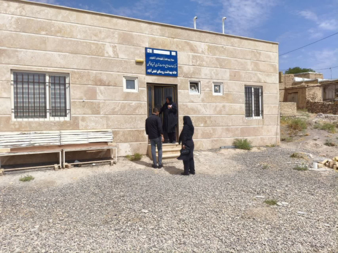 دیدار مدیر شبکه بهداشت و درمان شهرستان آشتیان با مردم روستای فیض‌آباد