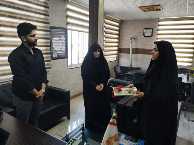 تقدیر مدیر شبکه بهداشت و درمان شهرستان آشتیان از خبرنگار شهرستان  به مناسبت روز خبرنگار