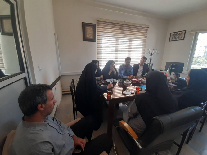 بررسی نیروهای مرکز آموزشی درمانی امیرکبیر با حضور مدیرو کارشناس های واحد در دفتر مدیریت منابع انسانی